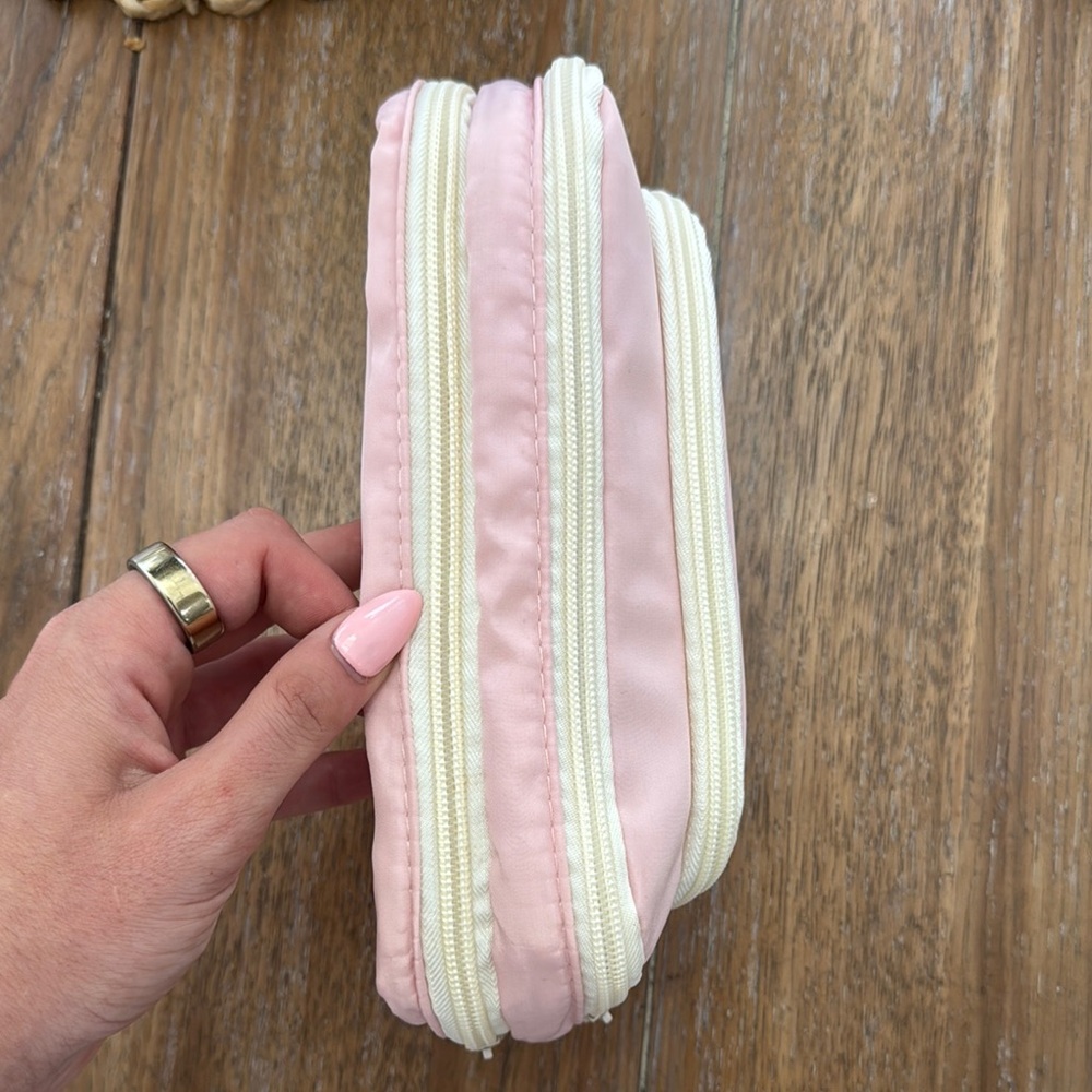 NEW Travel Pink and White Cosmetic Bag/Pencil Case - Picture 4 of 5